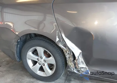 2011 Toyota Sienna Le V6 z USA, uszkodzony, nr VIN 5TDKK3DC7BS009075